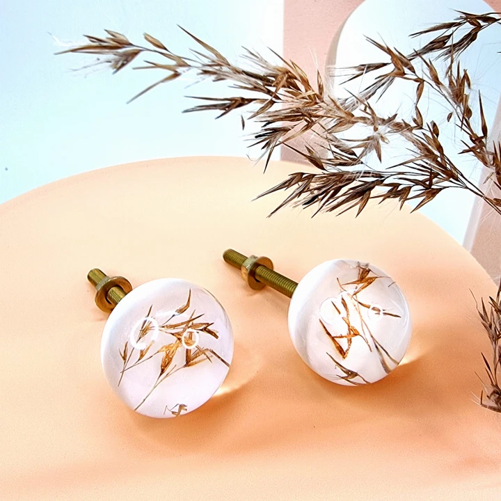 sphere knobs ball grass white 9 2000.jpg